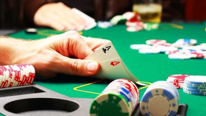 Ρέθυμνο: Συλλήψεις για παράνομο πόκερ σε κατάστημα